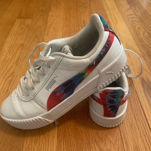 Girls Puma Sneaker with lots of love left to give Sz 4